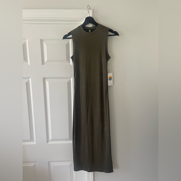 NWT Vuori Pose Sands Maxi Dress - Picture 1 of 5